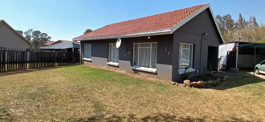 To Let 3 Bedroom Property for Rent in Staffords Hill Free State